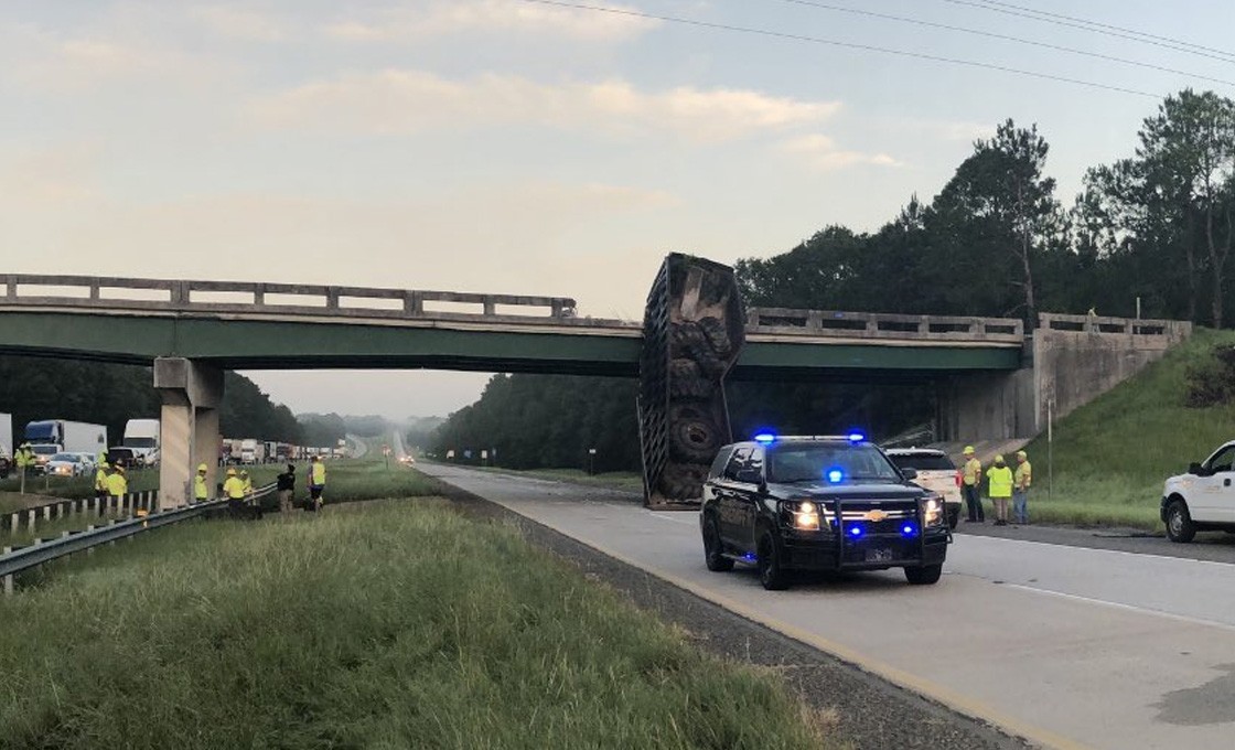 I-16 cerró entre Savannah y Macon después de que un accidente provocara que el puente se moviera 6 pies I-16 cerró entre Savannah y Macon después de que un accidente provocara que el puente se moviera 6 pies