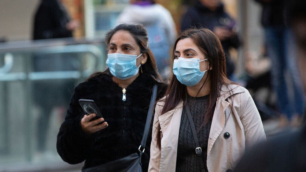 Los Ángeles requerirá nuevamente el uso de mascarillas en espacios cerrados