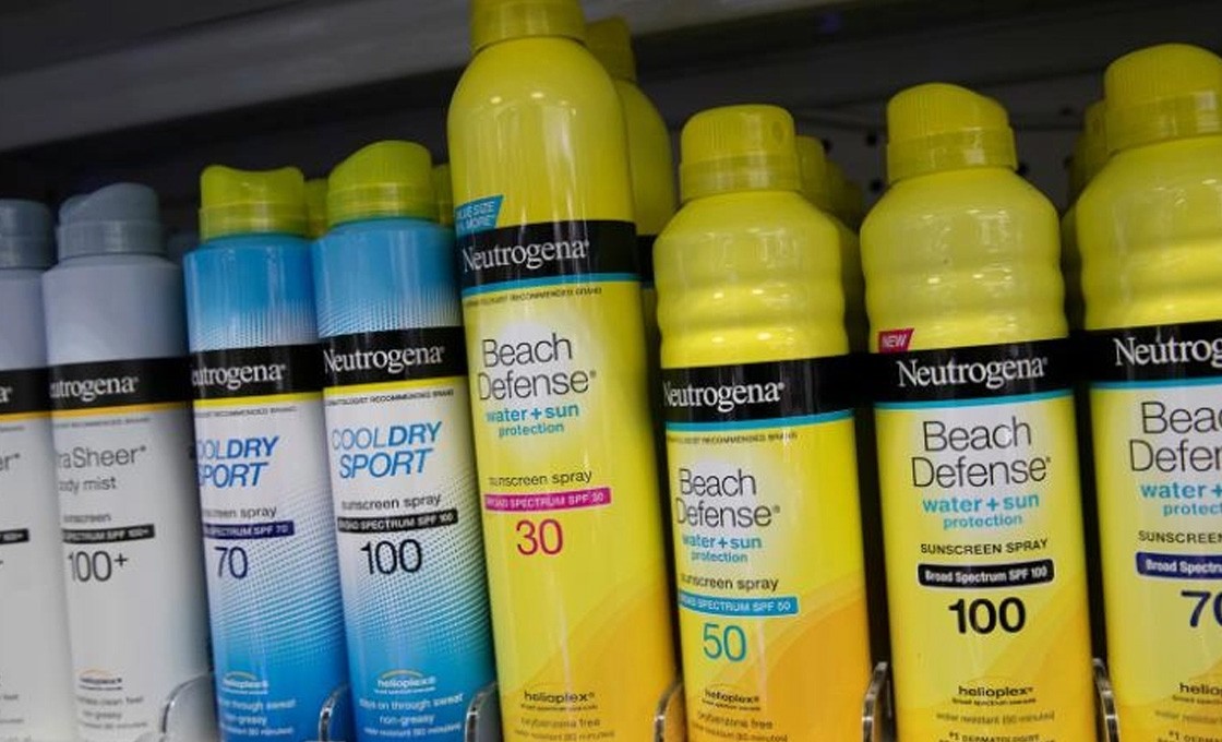 Johnson & Johnson retira del mercado 5 protectores solares por sustancia cancerígena