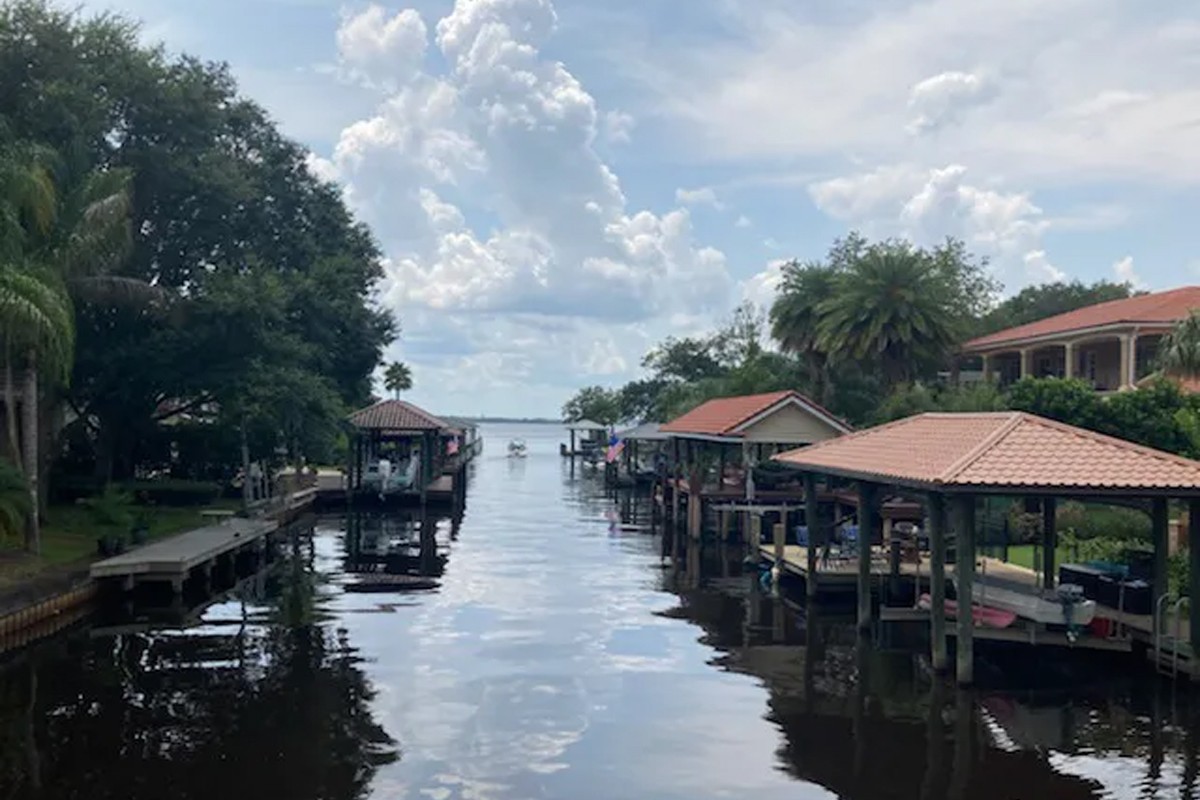 Alerta de salud en la vía fluvial de Jacksonville por toxinas en las algas