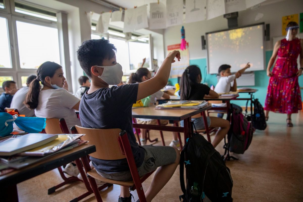 Las escuelas del condado de Orange exigirán uso de máscaras por 60 días a partir del lunes