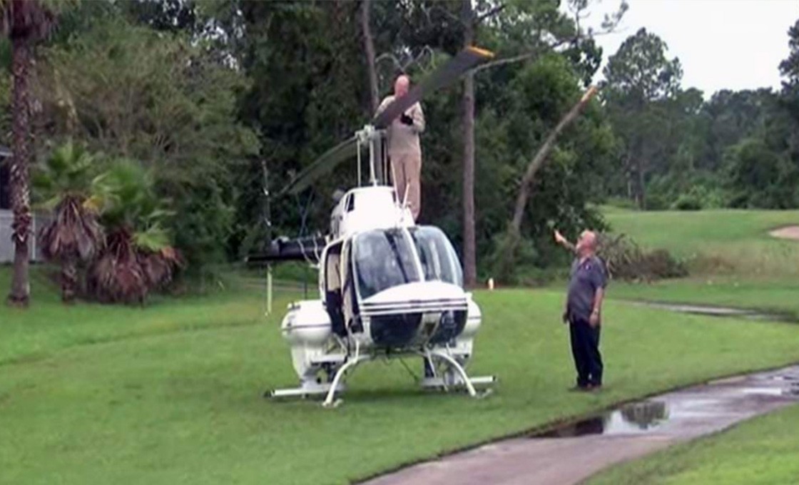 Helicóptero del condado de St. Johns realiza un aterrizaje de emergencia en un campo de golf Helicóptero del condado de St. Johns realiza un aterrizaje de emergencia en un campo de golf