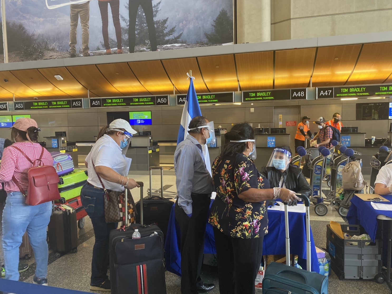 Lista de países que los CDC recomiendan tomar precauciones al viajar debido a COVID-19 Lista de países que los CDC recomiendan tomar precauciones al viajar debido a COVID-19