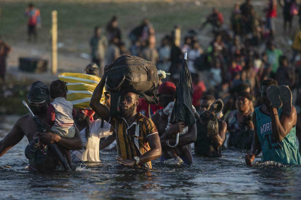 Biden condena las persecuciones y maltratos contra los migrantes haitianos