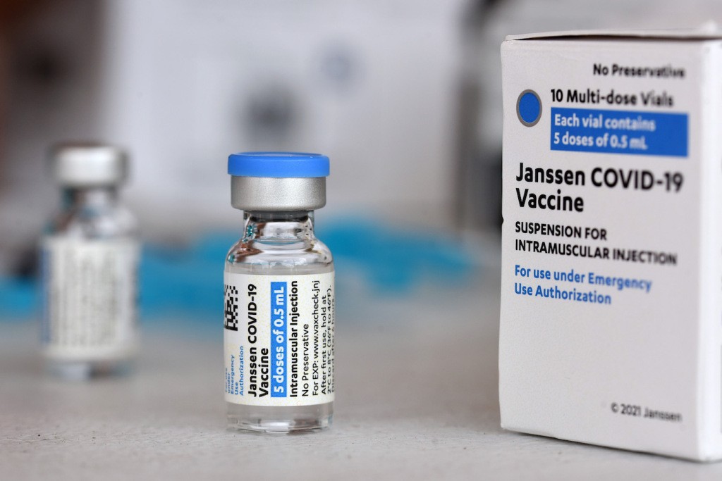 Johnson & Johnson asegura que refuerzo de su vacuna eleva la protección contra el covid-19