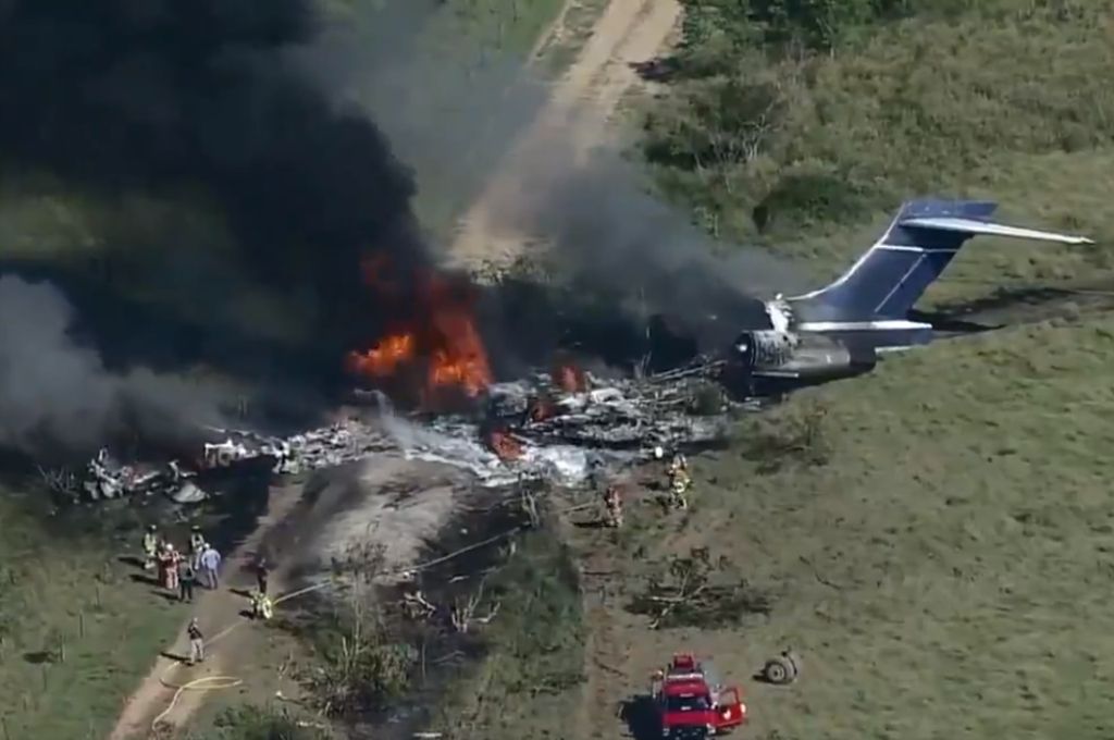 Se estrella un avión con 21 pasajeros en Houston, Texas Se estrella un avión con 21 pasajeros en Houston, Texas
