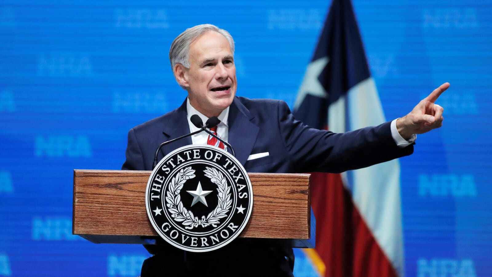 Gobernador de Texas Greg Abbott prohíbe los mandatos de vacunación
