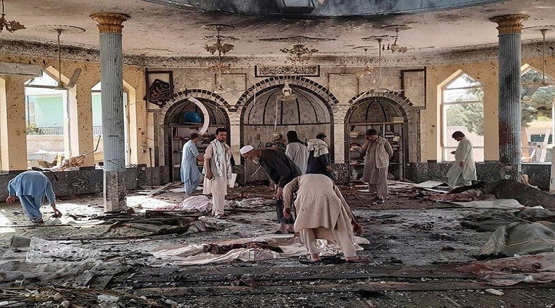 Decenas de muertos y heridos tras una explosión en una mezquita llena de fieles en Afganistán Decenas de muertos y heridos tras una explosión en una mezquita llena de fieles en Afganistán