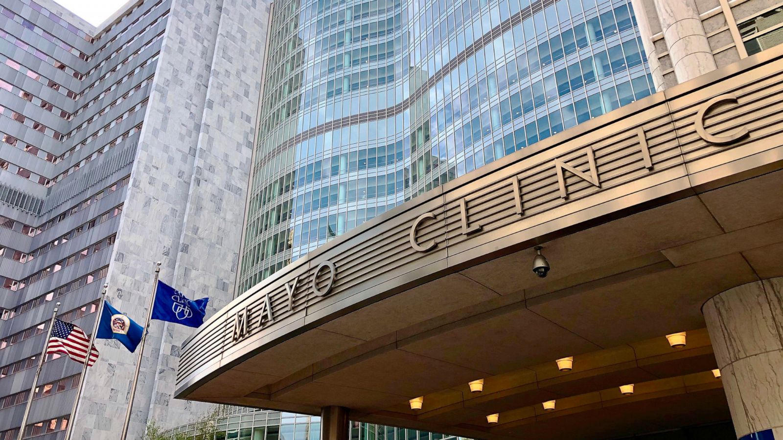 Mayo Clinic despide a 700 trabajadores no vacunados