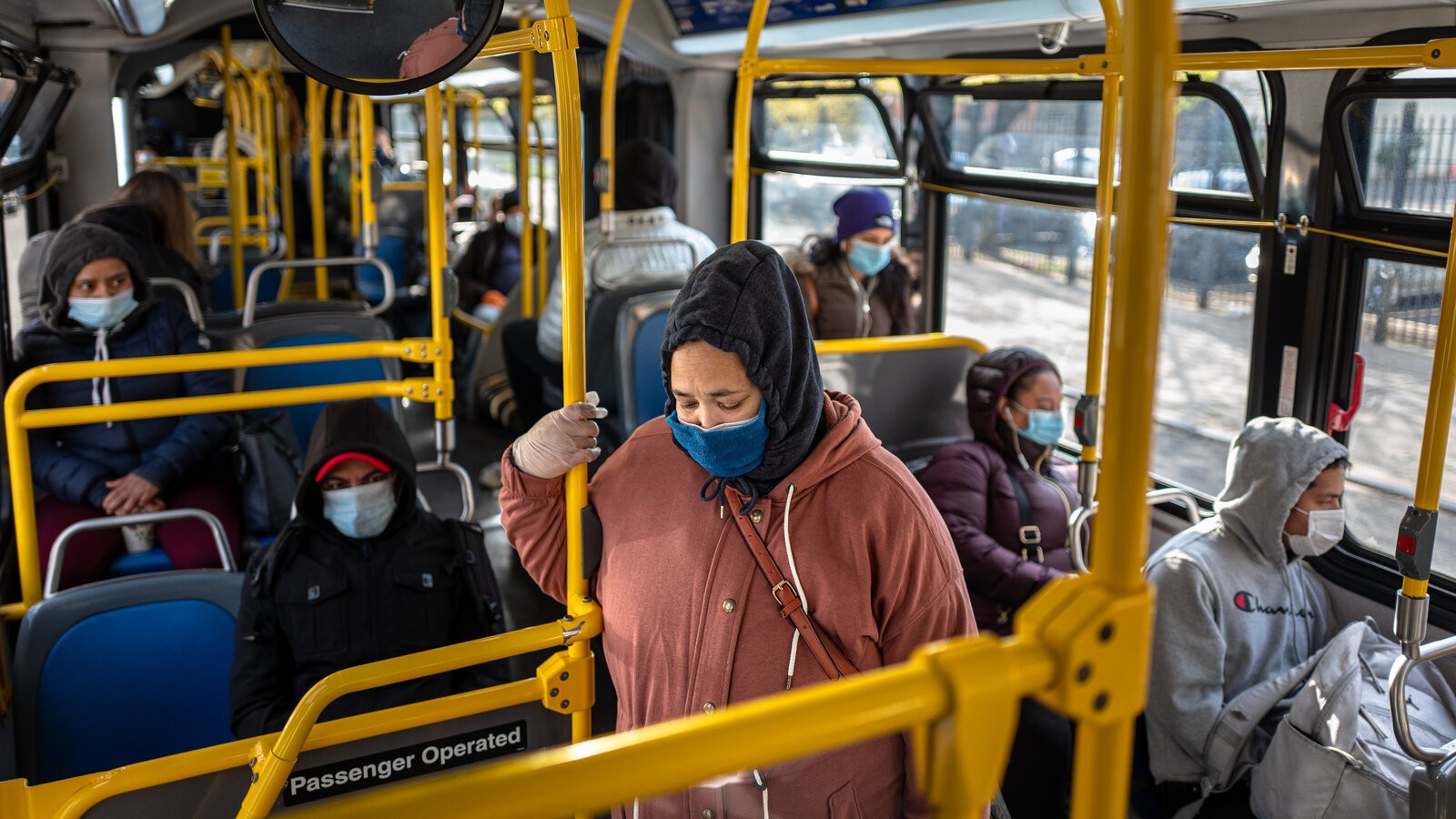 El gobernador Ron DeSantis anuncia una demanda contra el mandato ilegal de uso de mascarillas de los CDC en el transporte público El gobernador Ron DeSantis anuncia una demanda contra el mandato ilegal de uso de mascarillas de los CDC en el transporte público