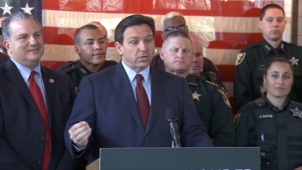 El gobernador DeSantis anuncia bonos de ,000 para socorristas de Florida
