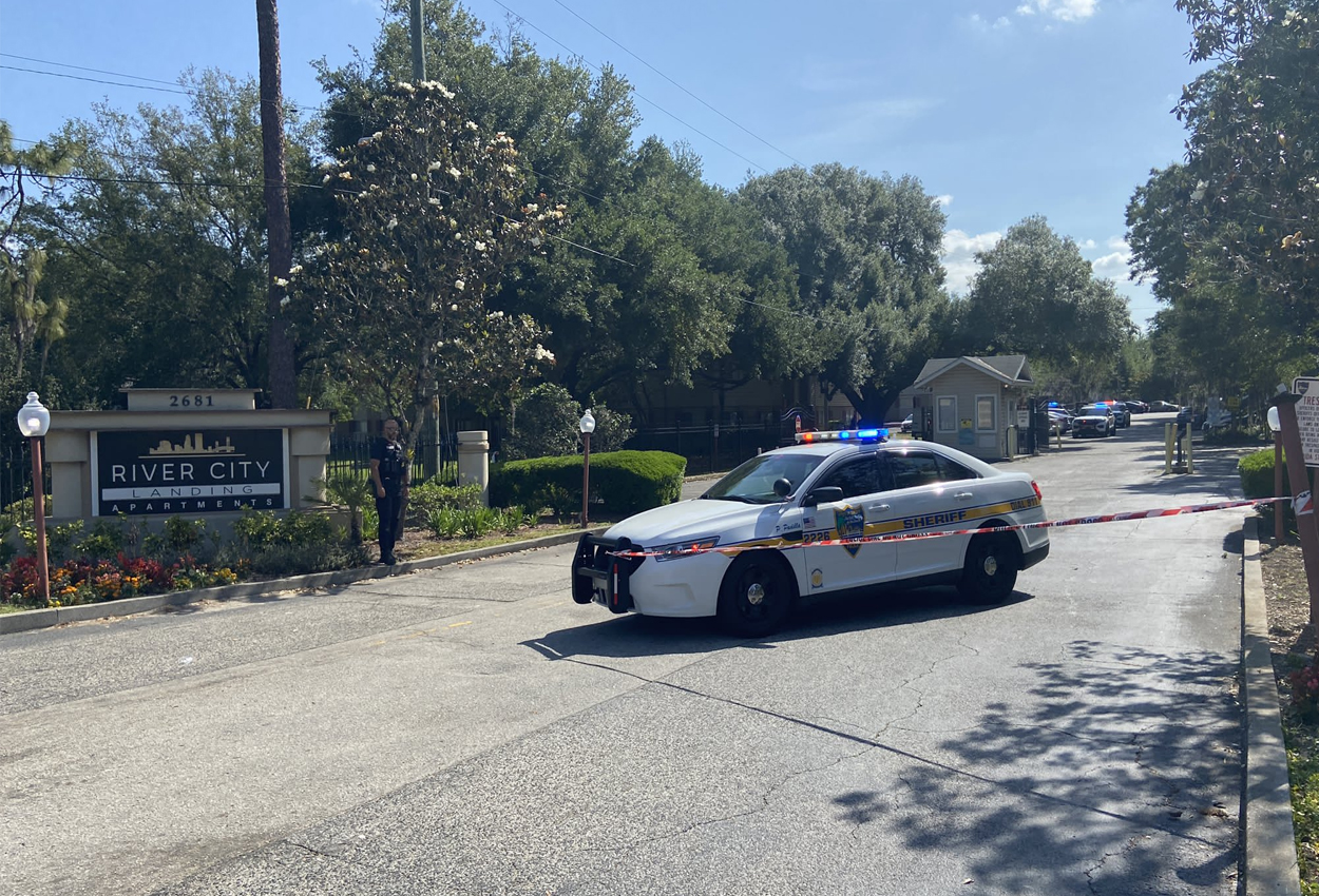 Encuentran 3 personas muertas por arma de fuego en un apartamento de Arlington