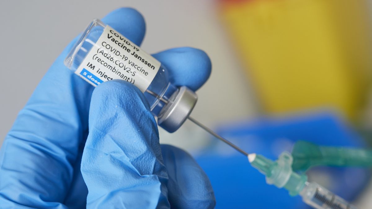 FDA HACE UN DELICADO ANUNCIO SOBRE LA VACUNA DE JOHNSON Y JOHNSON FDA HACE UN DELICADO ANUNCIO SOBRE LA VACUNA DE JOHNSON Y JOHNSON