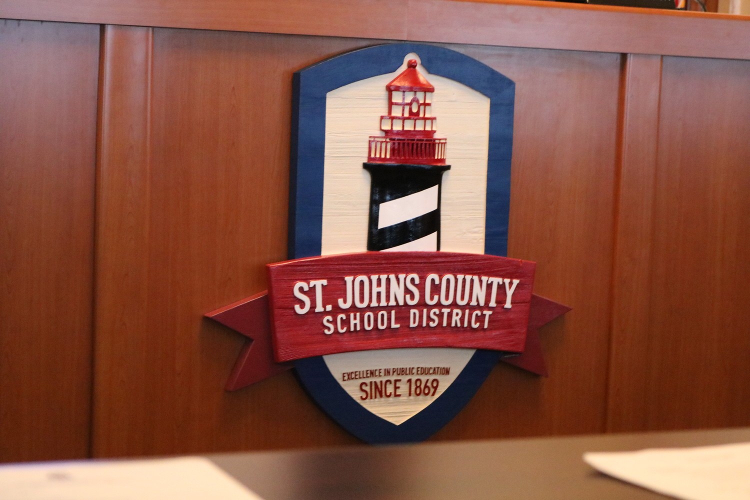 La Junta Escolar del Condado de St. Johns se reúne hoy para discutir sobre los controvertidos libros La Junta Escolar del Condado de St. Johns se reúne hoy para discutir sobre los controvertidos libros