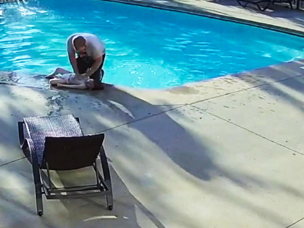 Vecino salvó a niño autista de ahogarse en una piscina