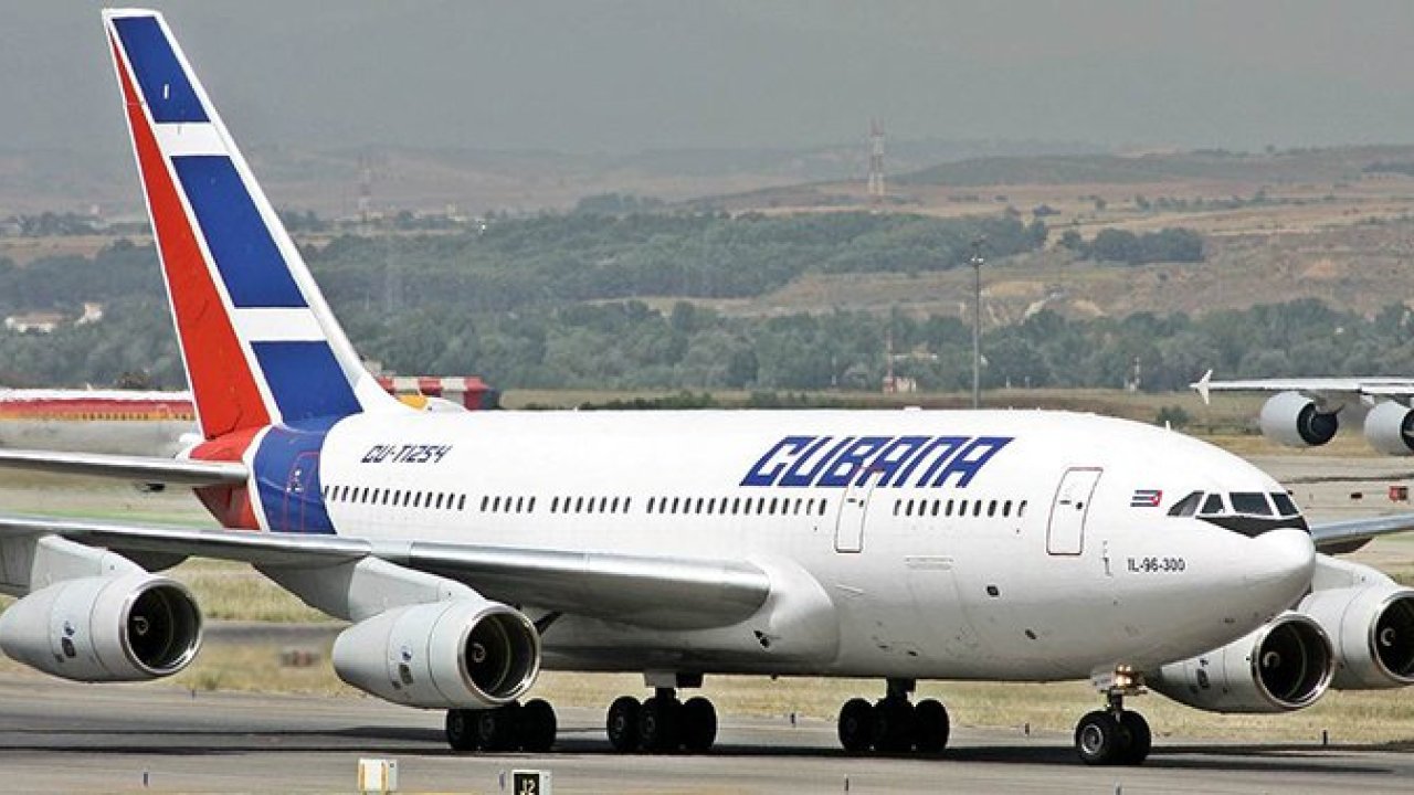 Biden restablece los vuelos a Cuba y elimina los límites a las remesas