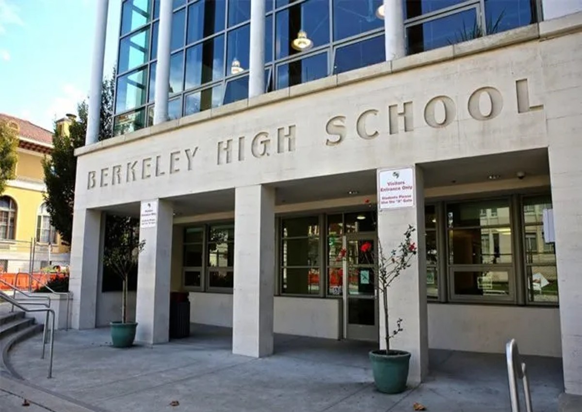 Arrestan a un adolescente tras reclutar a estudiantes para participar en un tiroteo en Berkley High School California