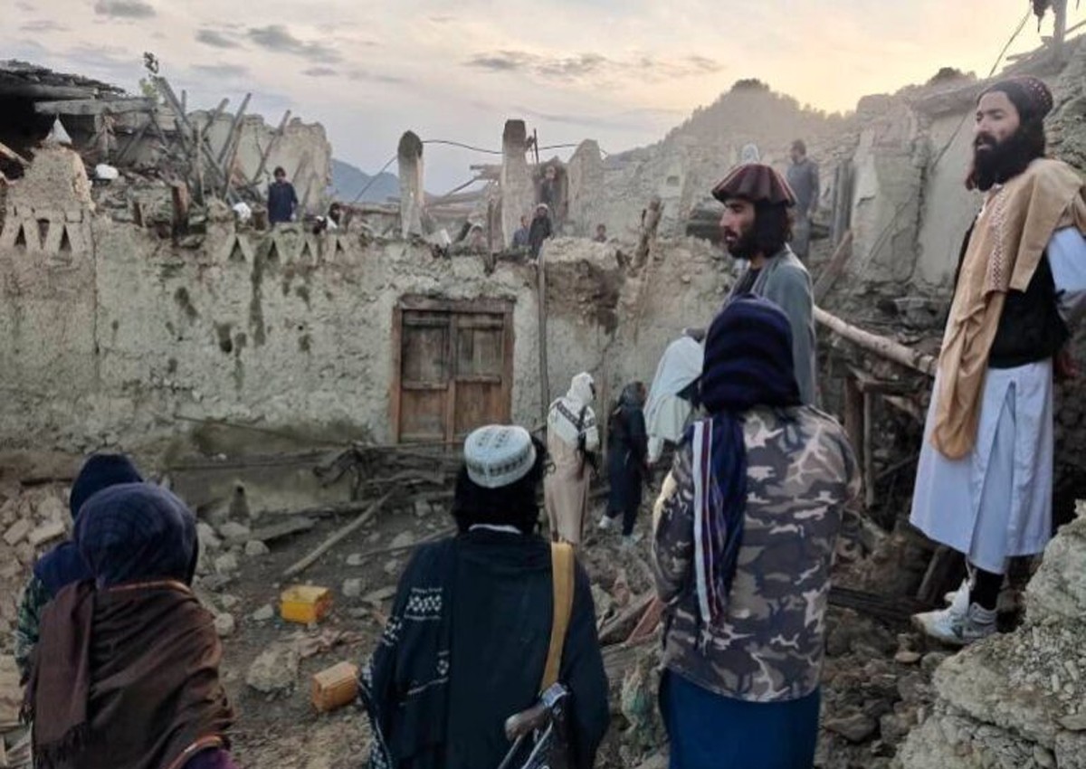 Terremoto en Afganistán deja al menos 1.000 muertos y 610 heridos Terremoto en Afganistán deja al menos 1.000 muertos y 610 heridos