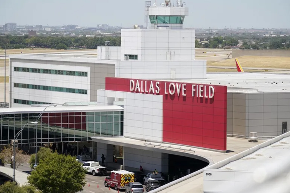 Mujer abre fuego en el aeropuerto Dallas Love provocando el caos entre la multitud