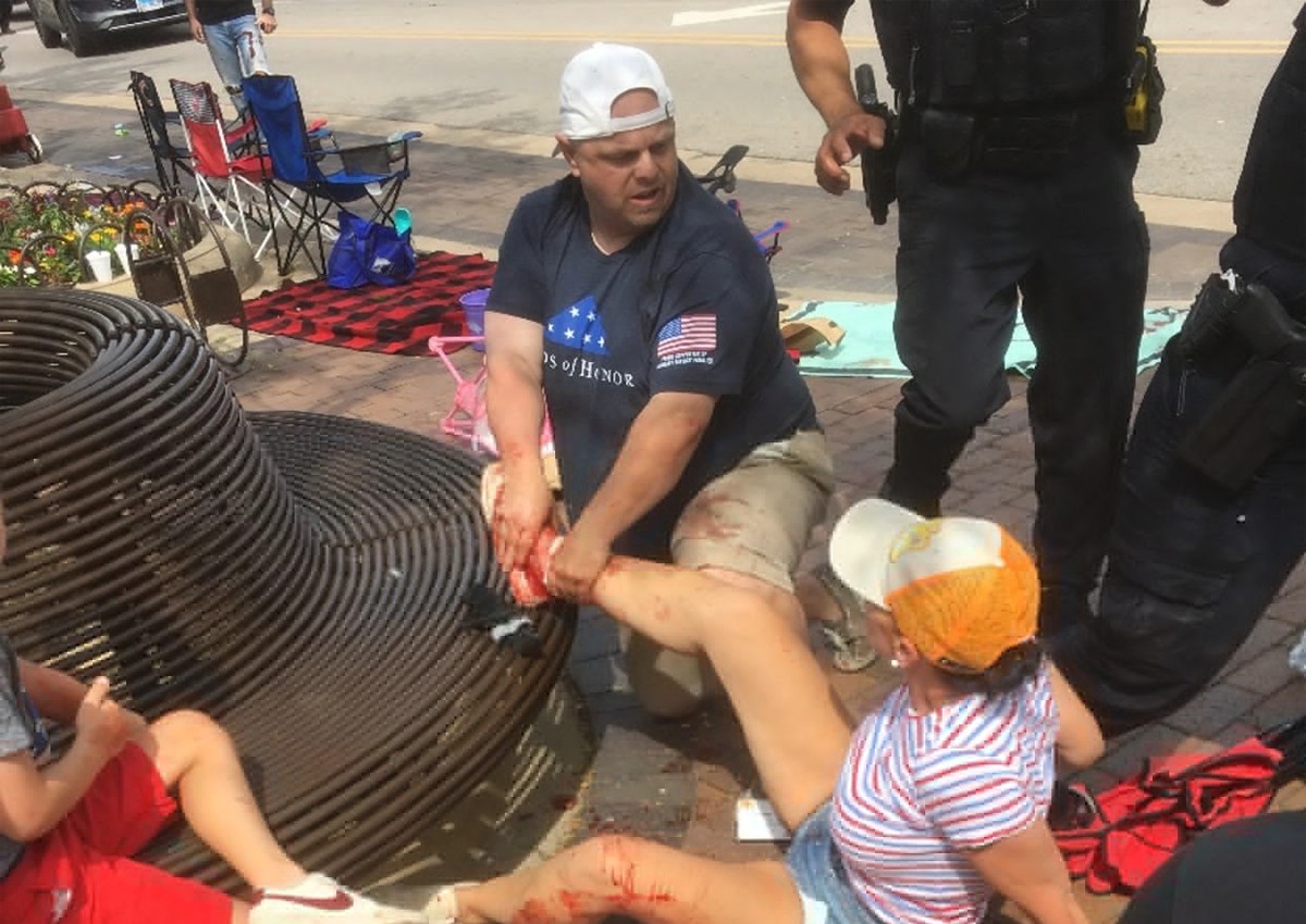 Al menos cinco muertos y 16 heridos en un tiroteo en Illinois durante el desfile del 4 de julio