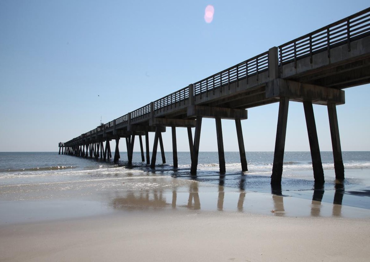 El muelle de Jacksonville Beach vuelve a abrir después de tres años de reparaciones El muelle de Jacksonville Beach vuelve a abrir después de tres años de reparaciones