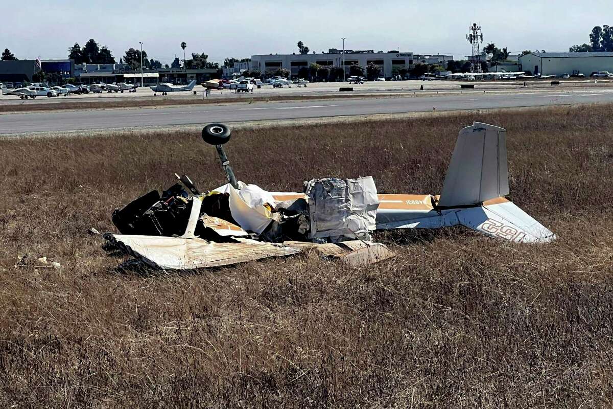 Dos avionetas chocan en el aire en un aeropuerto de California