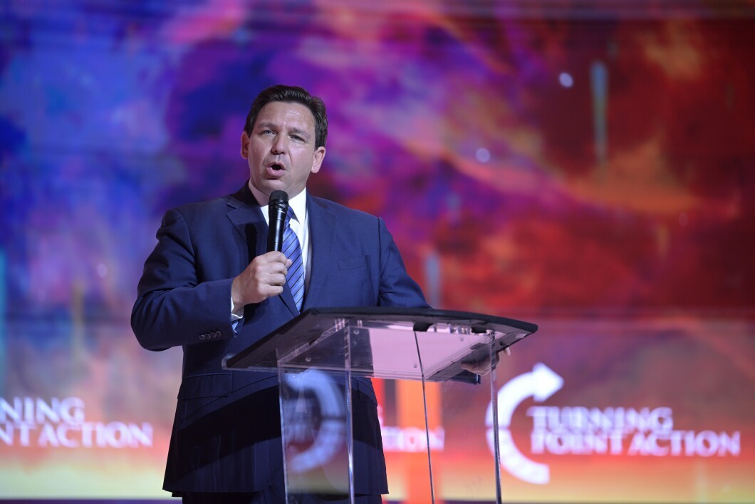 El gobernador DeSantis promociona en Jacksonville sus candidatos para la junta escolar