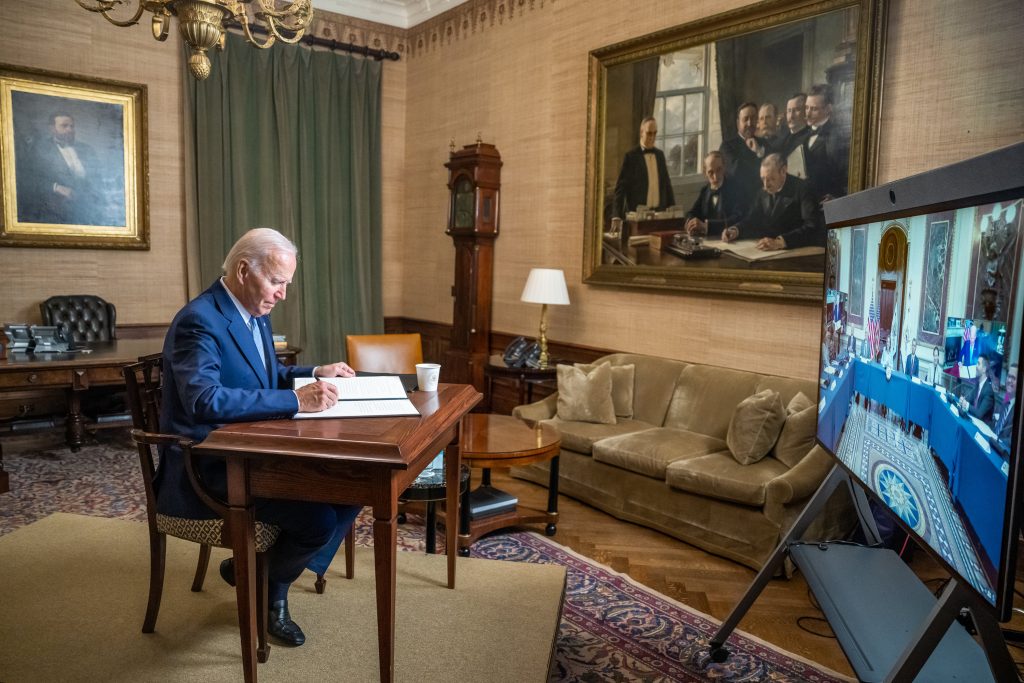 El presidente Biden firmó un decreto para garantizar el acceso al aborto El presidente Biden firmó un decreto para garantizar el acceso al aborto
