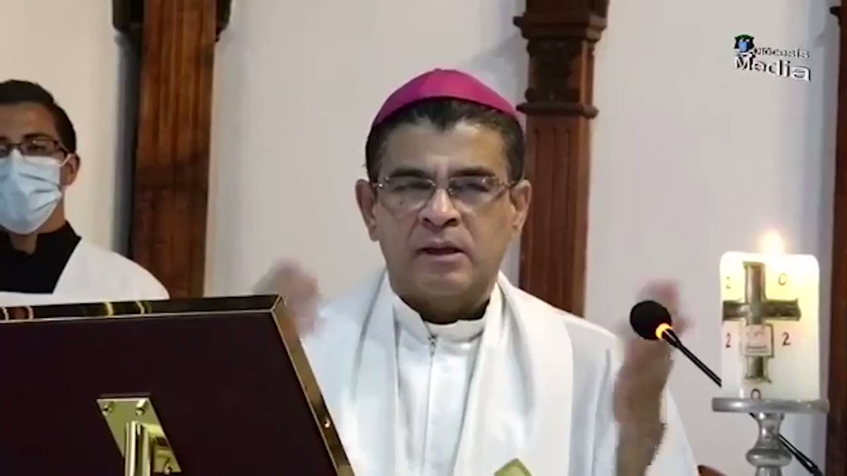 Policía de Nicaragua arresta al obispo Rolando Álvarez junto a otros sacerdotes tras asalto a curia episcopal Policía de Nicaragua arresta al obispo Rolando Álvarez junto a otros sacerdotes tras asalto a curia episcopal