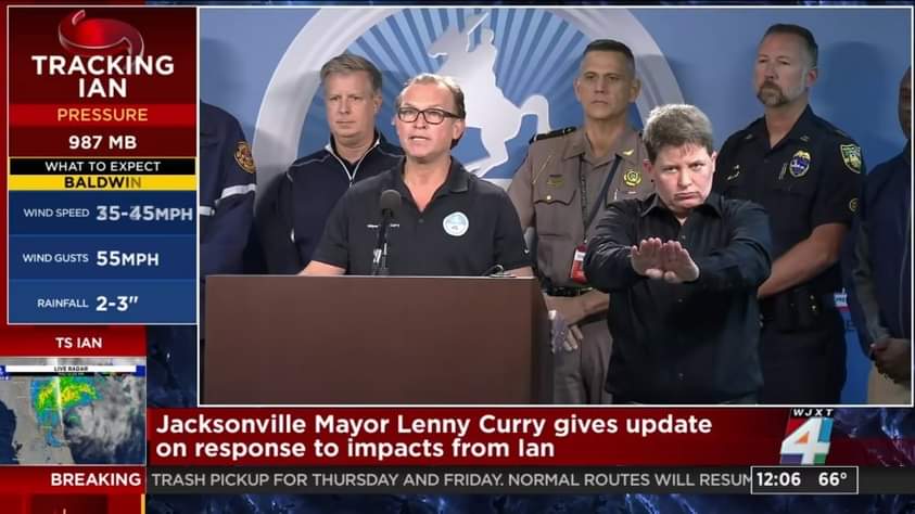 Alcalde Curry hace un llamado a la población a mantener la calma mientras pasa la tormenta y el riesgo de inundaciones Alcalde Curry hace un llamado a la población a mantener la calma mientras pasa la tormenta y el riesgo de inundaciones