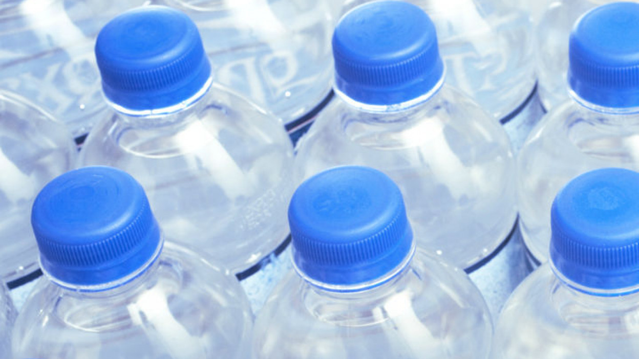 El condado de St. Johns abre 4 sitios de distribuciones de agua para los residentes afectados por Ian