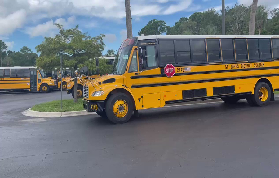 ¿Le gustaría ser un operador de autobús escolar para las escuelas del condado de St. Johns?