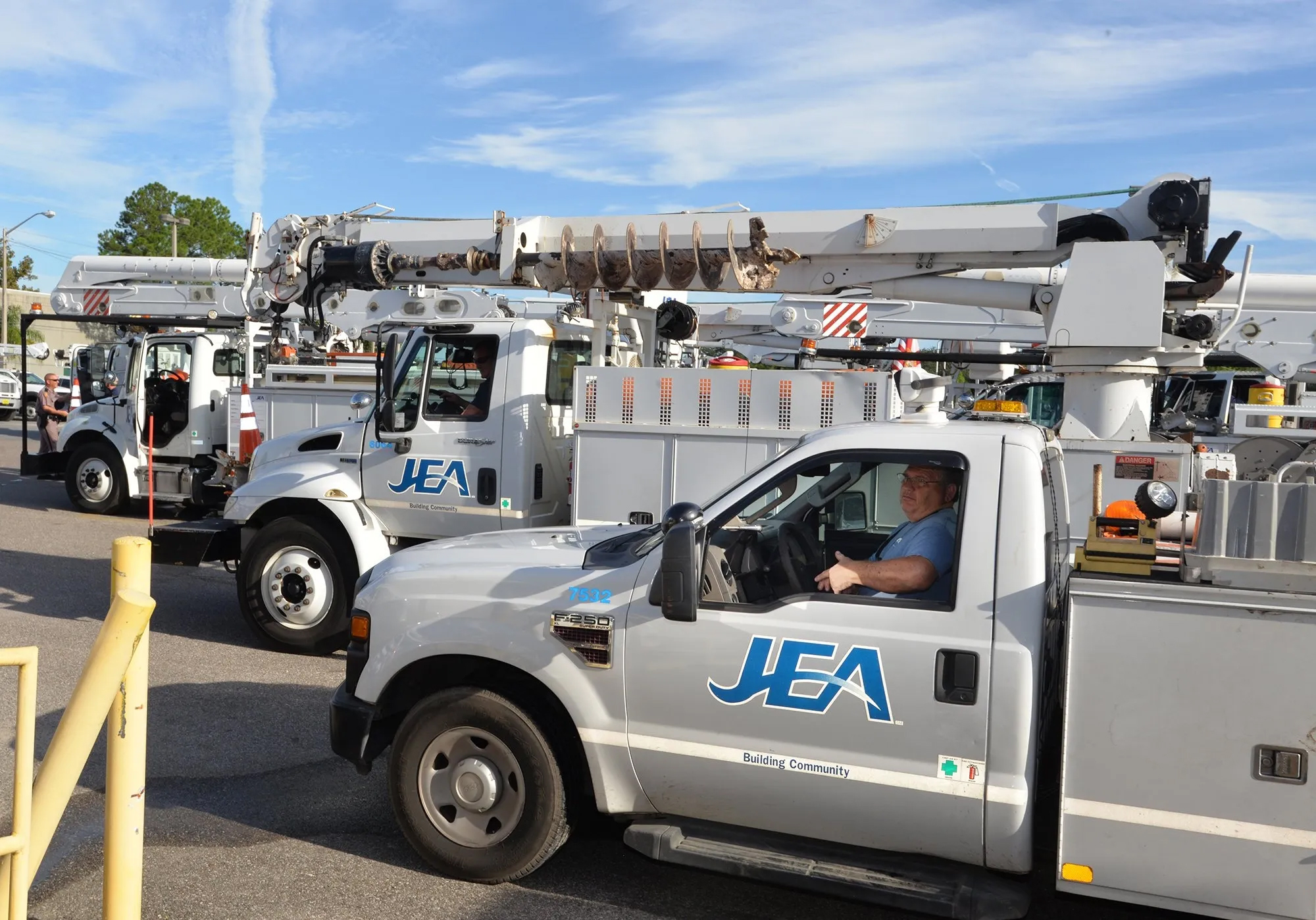 Cuadrillas de JEA partieron a la isla de Sanibel para brindar ayuda después del huracán Ian Cuadrillas de JEA partieron a la isla de Sanibel para brindar ayuda después del huracán Ian