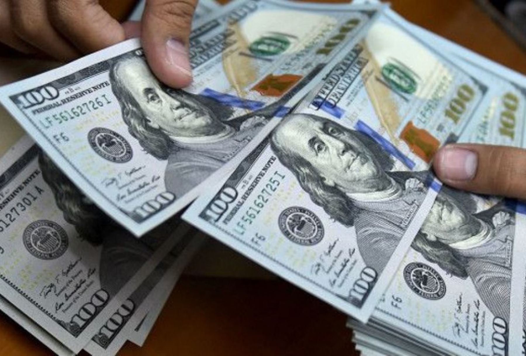 Dos mujeres de Jacksonville ganan premio de millón cada una del juego raspadito 500X THE CASH Dos mujeres de Jacksonville ganan premio de millón cada una del juego raspadito 500X THE CASH