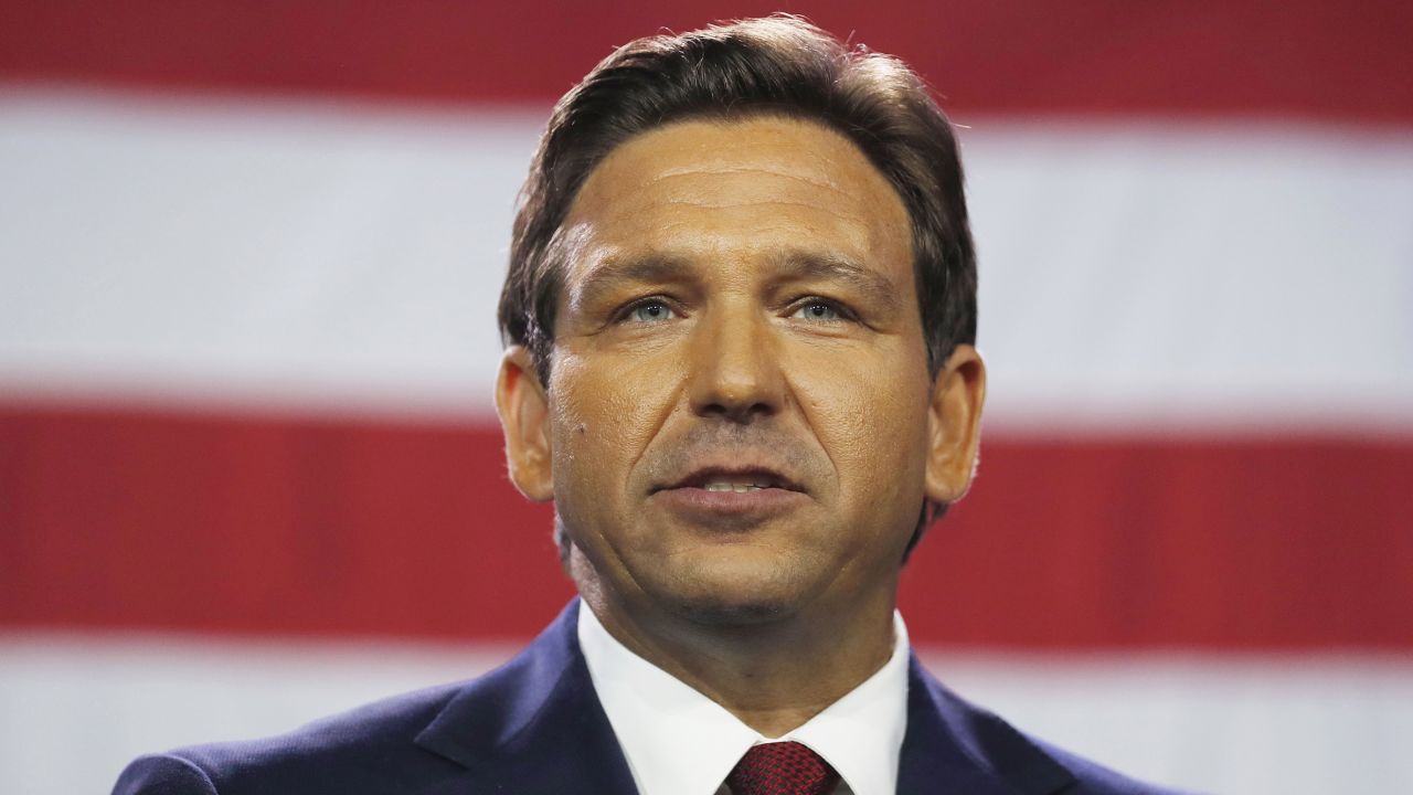 El gobernador de Florida propone una política que prohíba permanentemente los requisitos de vacunas y mascarillas contra el covid-19 El gobernador de Florida propone una política que prohíba permanentemente los requisitos de vacunas y mascarillas contra el covid-19