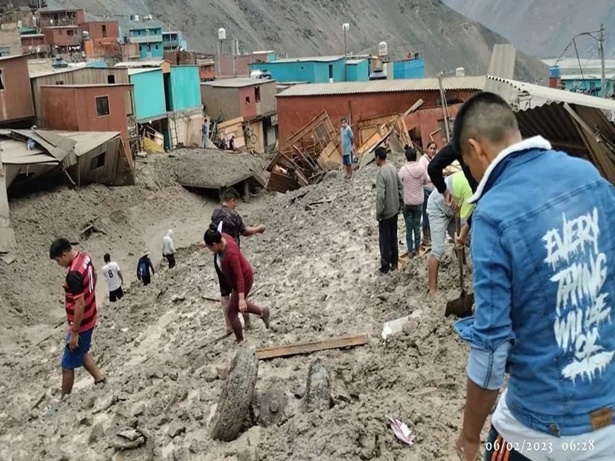 Al menos 15 personas perdieron la vida y 20 resultaron heridas en una serie de deslaves en Arequipa Perú Al menos 15 personas perdieron la vida y 20 resultaron heridas en una serie de deslaves en Arequipa Perú