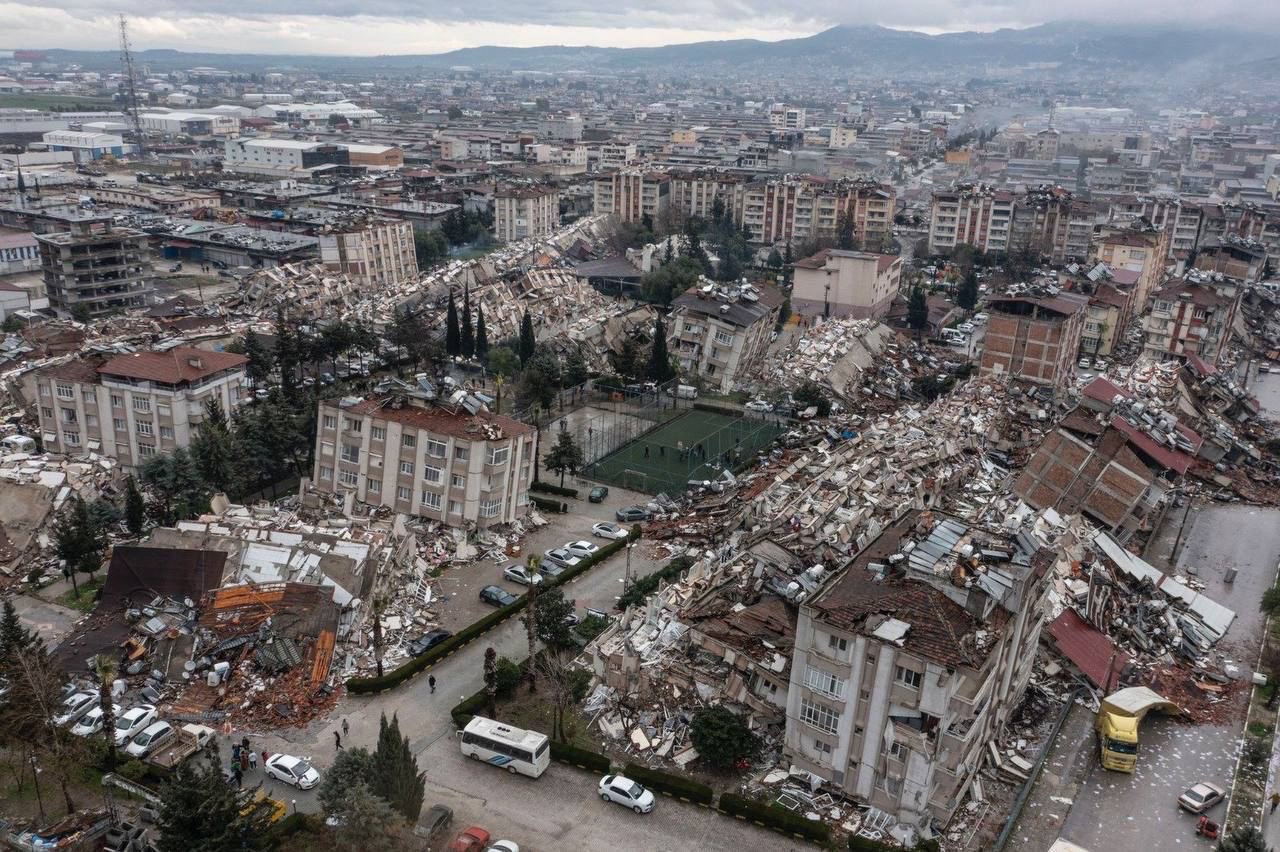 Dos Terremotos de magnitud 7,8 y 7,5 sacuden Turquía y Siria causando más de 3.000 muertos Dos Terremotos de magnitud 7,8 y 7,5 sacuden Turquía y Siria causando más de 3.000 muertos