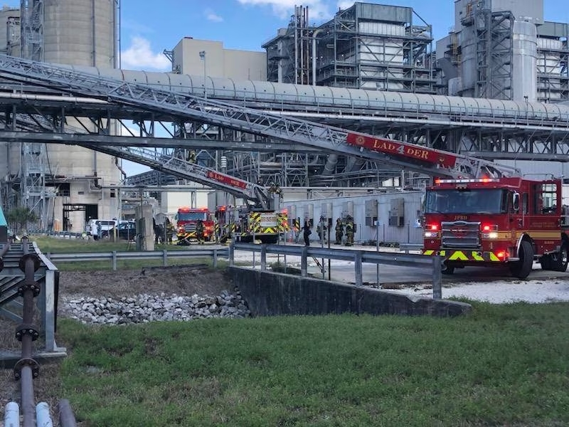 JFRD extingue incendio en la estación generadora Northside de JEA JFRD extingue incendio en la estación generadora Northside de JEA