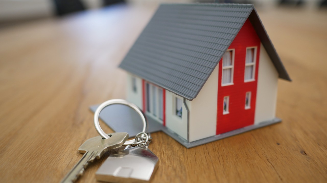 La crisis bancaria hace bajar las tasas hipotecarias. Es un buen momento para adquirir una vivienda!! La crisis bancaria hace bajar las tasas hipotecarias. Es un buen momento para adquirir una vivienda!!