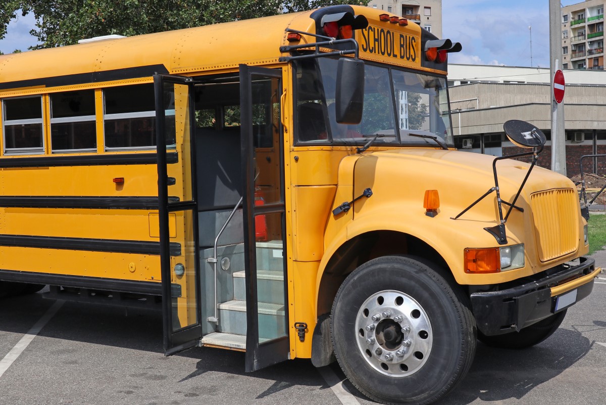 Héroe Sin Capa!! Estudiante de séptimo grado detiene autobús escolar después de que el conductor se desmayó