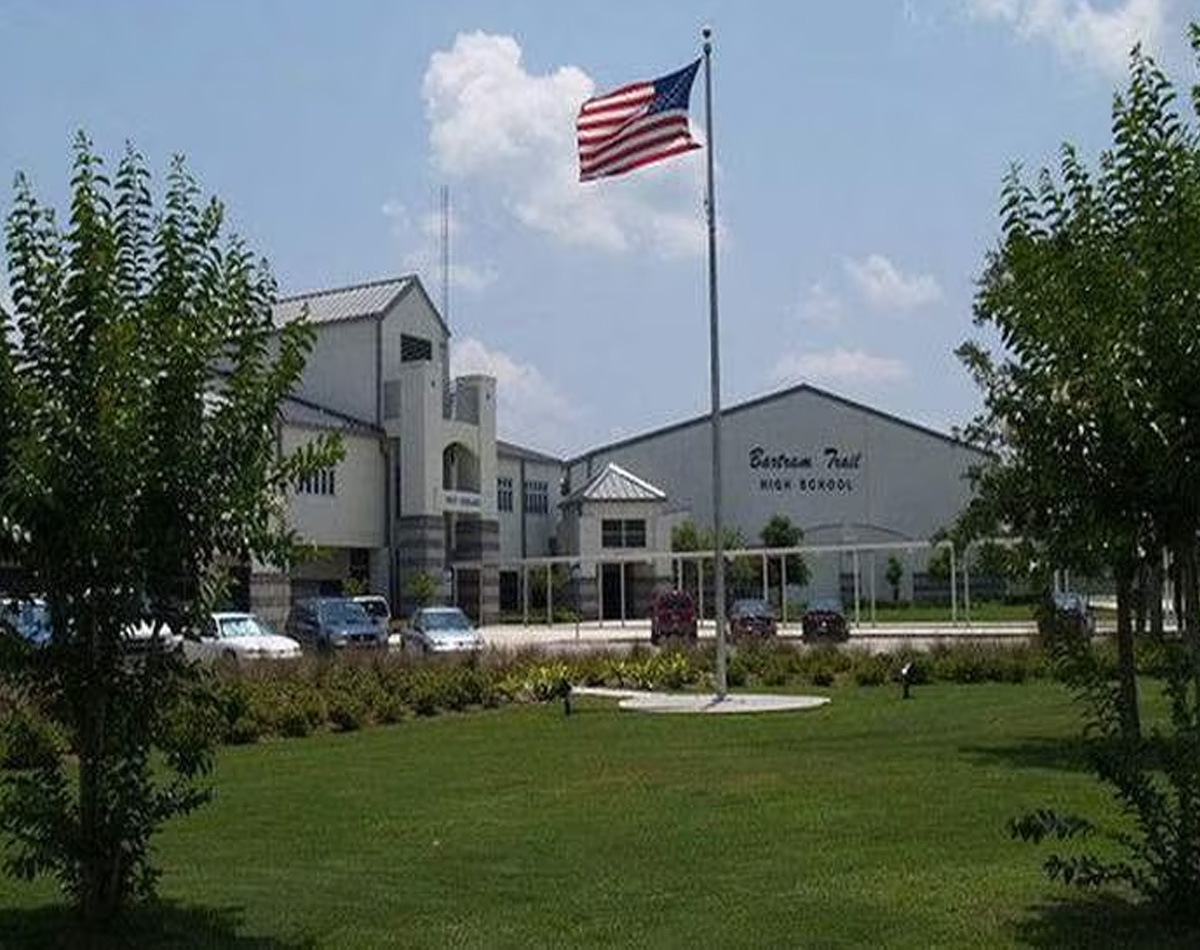 Refuerzan seguridad en la escuela secundaria»Bartram Trail High» por amenaza escrita en el baño femenino
