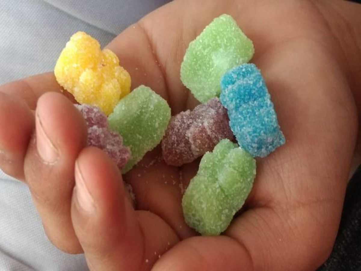 4 niños de la escuela primaria del condado de Putnam fueron hospitalizados después de consumir gomitas de marihuana en el campus 4 niños de la escuela primaria del condado de Putnam fueron hospitalizados después de consumir gomitas de marihuana en el campus