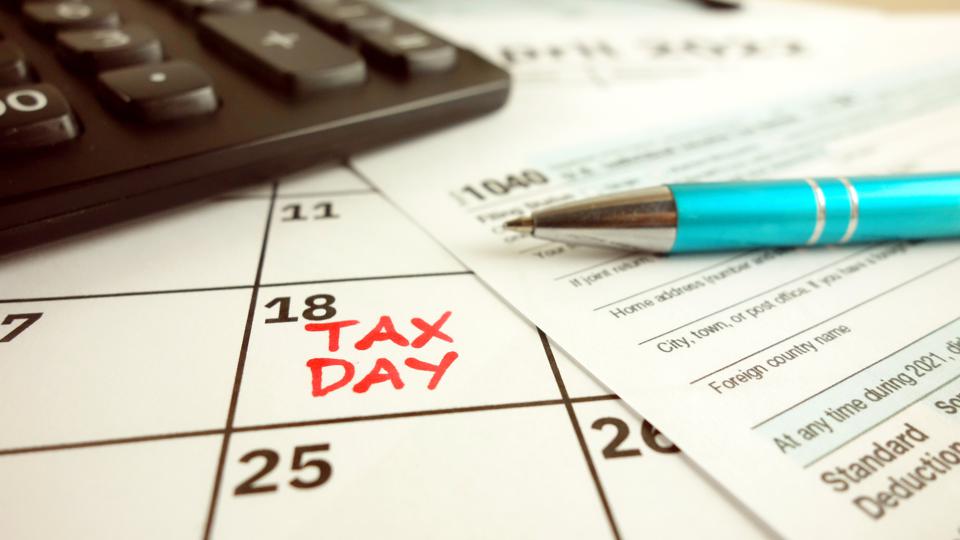 18 de abril Día de los Impuestos!! Algunos restaurantes y tiendas minoristas ofrecen obsequios y ofertas 18 de abril Día de los Impuestos!! Algunos restaurantes y tiendas minoristas ofrecen obsequios y ofertas