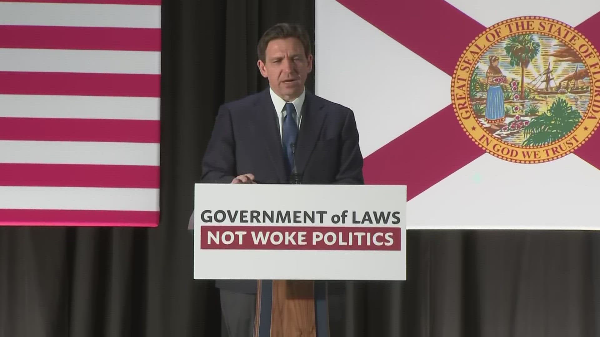 El gobernador DeSantis firma la prohibición de inversión ‘ESG’ durante su visita a JAXPORT