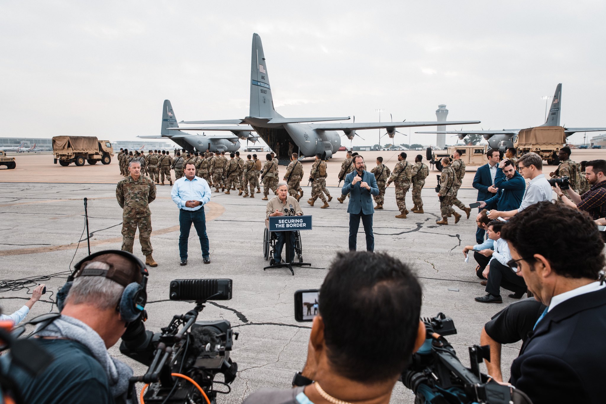 Gobernador de Texas despliega fuerza táctica fronteriza
