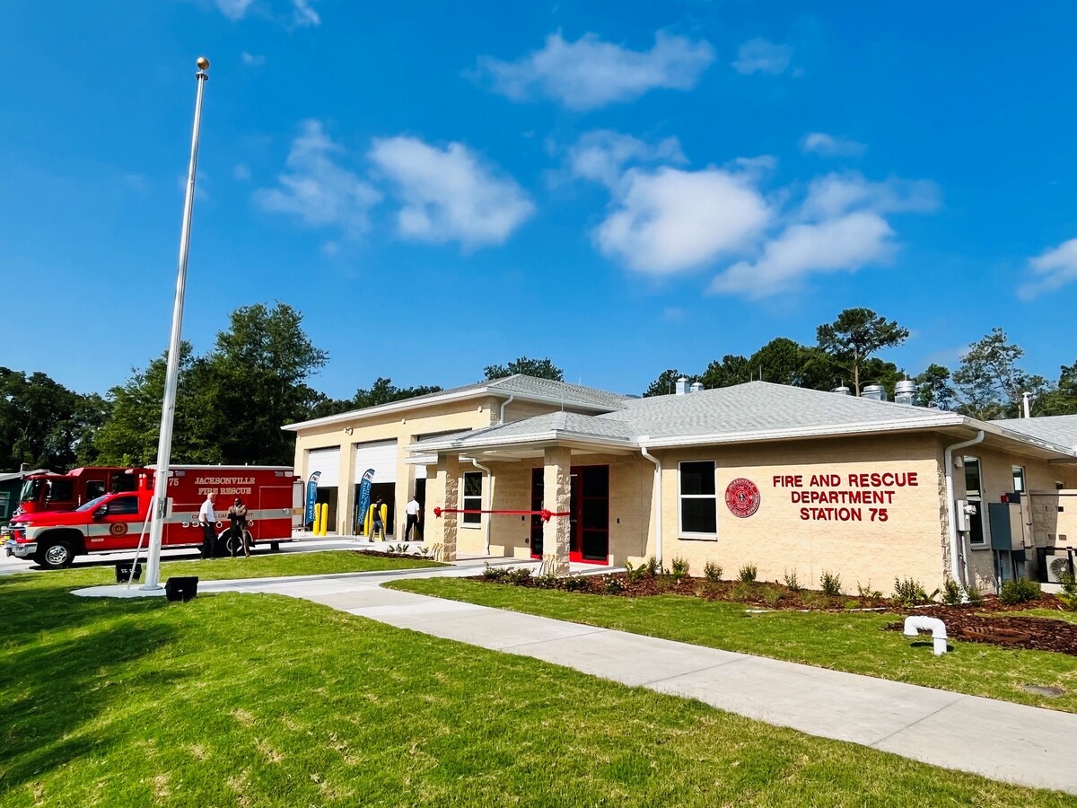 Inauguran nueva estación de bomberos 75 en el lado oeste de Jacksonville Inauguran nueva estación de bomberos 75 en el lado oeste de Jacksonville