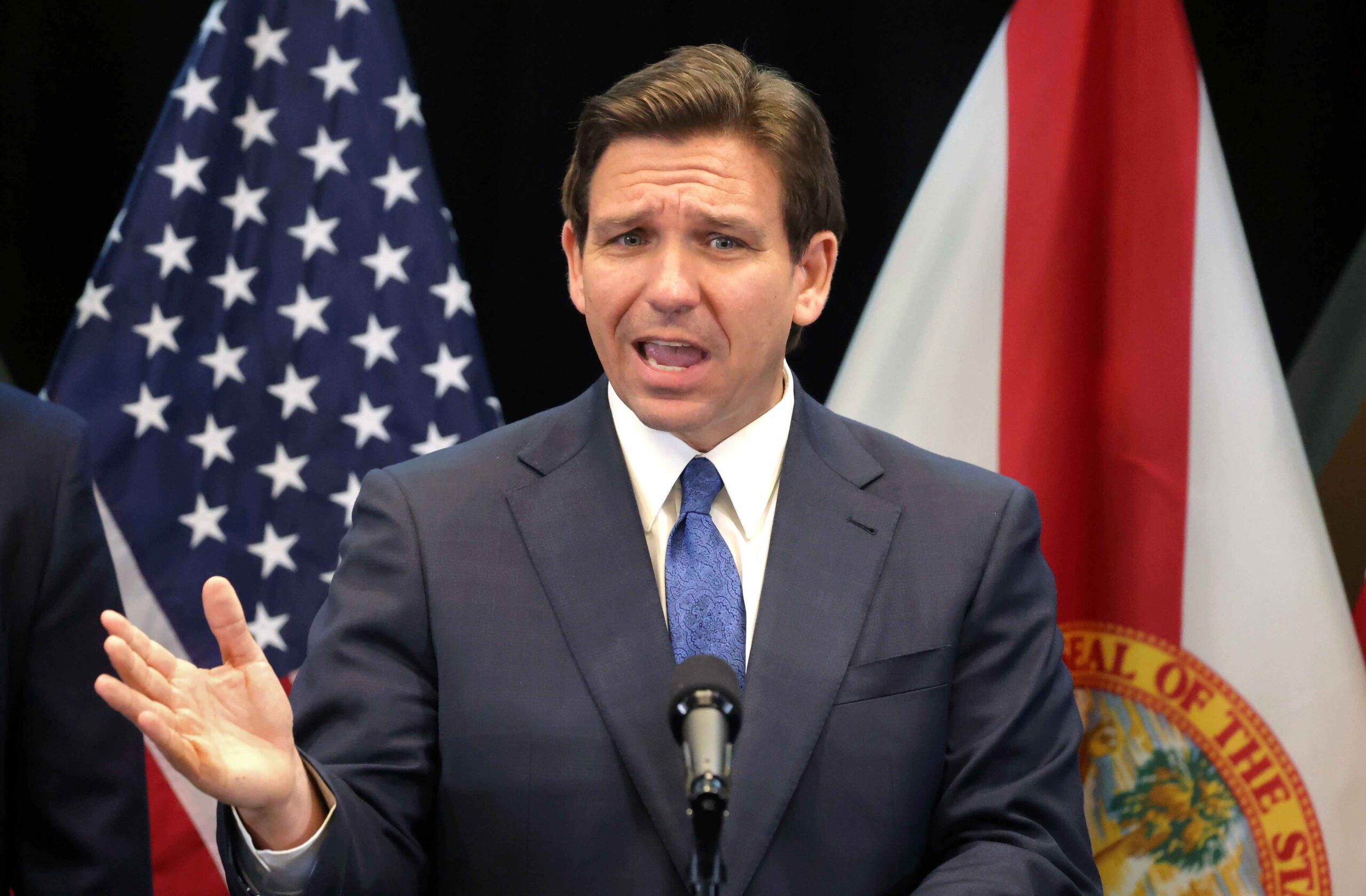 Ron DeSantis visita la frontera de Arizona y anunció una «coalición nacional contra la inmigración ilegal» Ron DeSantis visita la frontera de Arizona y anunció una «coalición nacional contra la inmigración ilegal»