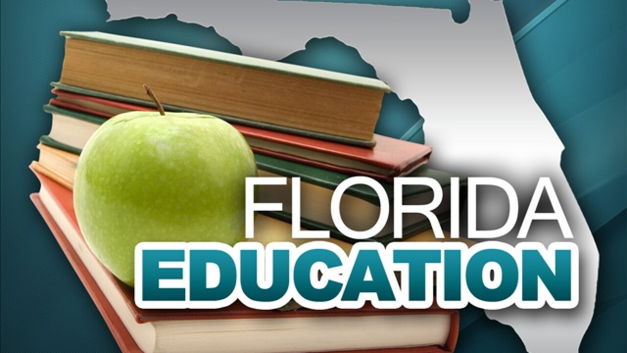 El Departamento de Educación de Florida publica una serie de reglas propuestas de las «actuaciones en vivo de adultos» y del uso de TikTok El Departamento de Educación de Florida publica una serie de reglas propuestas de las «actuaciones en vivo de adultos» y del uso de TikTok