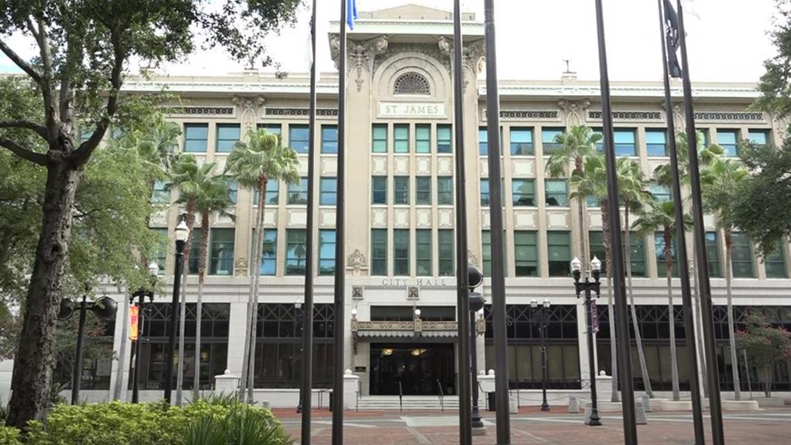El Ayuntamiento de Jacksonville discutirá este martes el presupuesto de $ 1.7 mil millones presentado por la alcaldesa El Ayuntamiento de Jacksonville discutirá este martes el presupuesto de $ 1.7 mil millones presentado por la alcaldesa