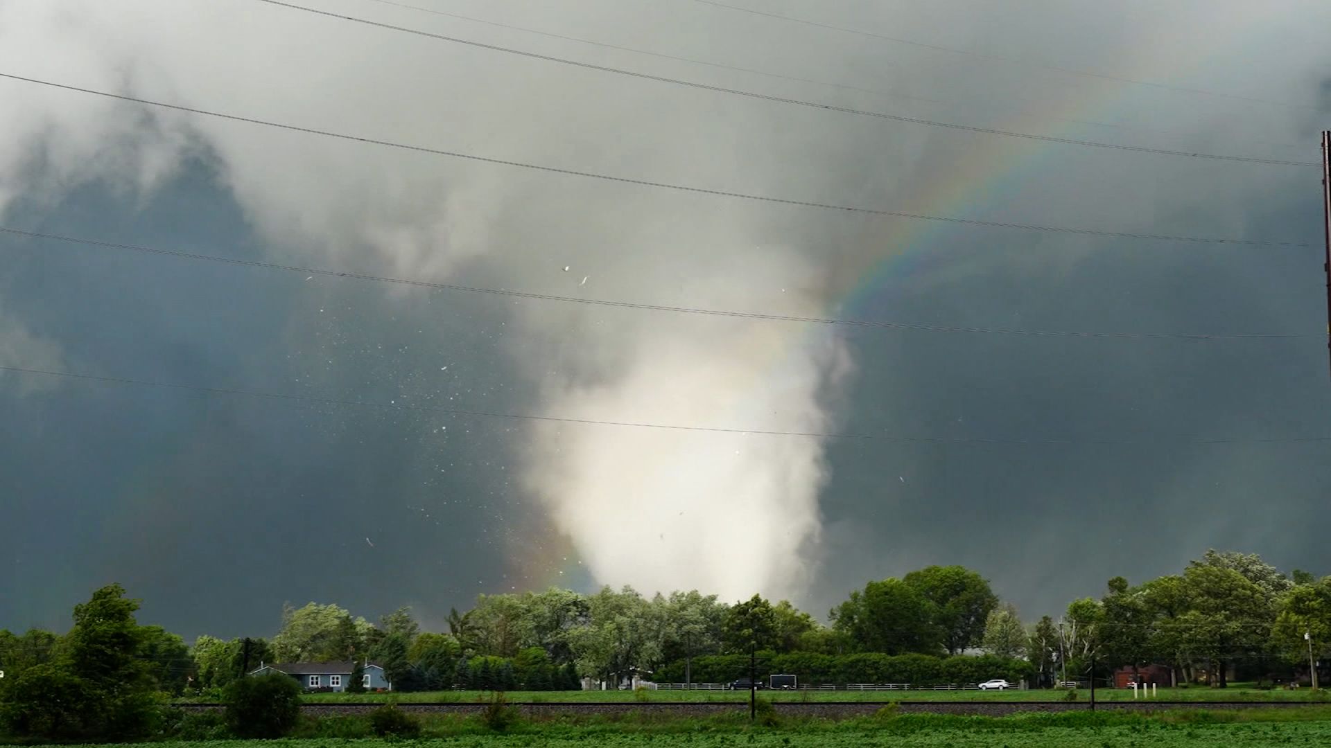 Un tornado tocó tierra cerca del aeropuerto Internacional O’Hare de Chicago obligando a cancelar más de 160 vuelos